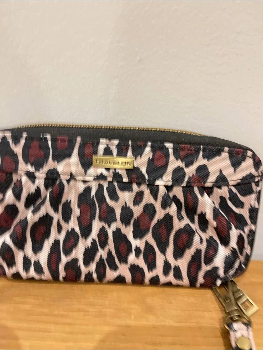 Travelon Animal Print RFID Blocking Wristlet Travel Wallet Identity Protection